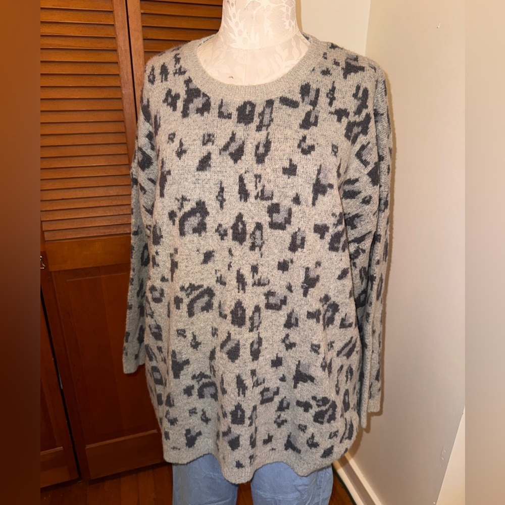 Easel Heather Gray leopard Knit Top